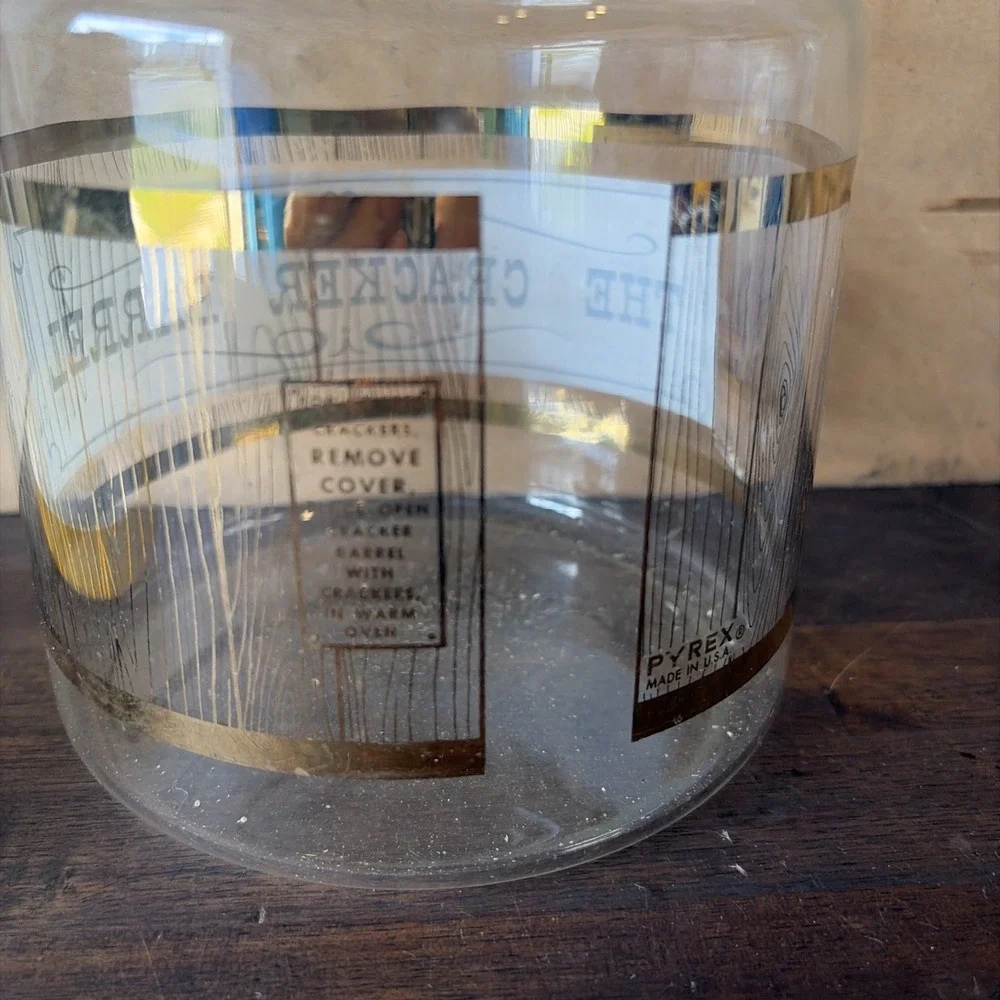 VINTAGE  PYREX  THE CRACKER BARREL W/ PLASTIC LID